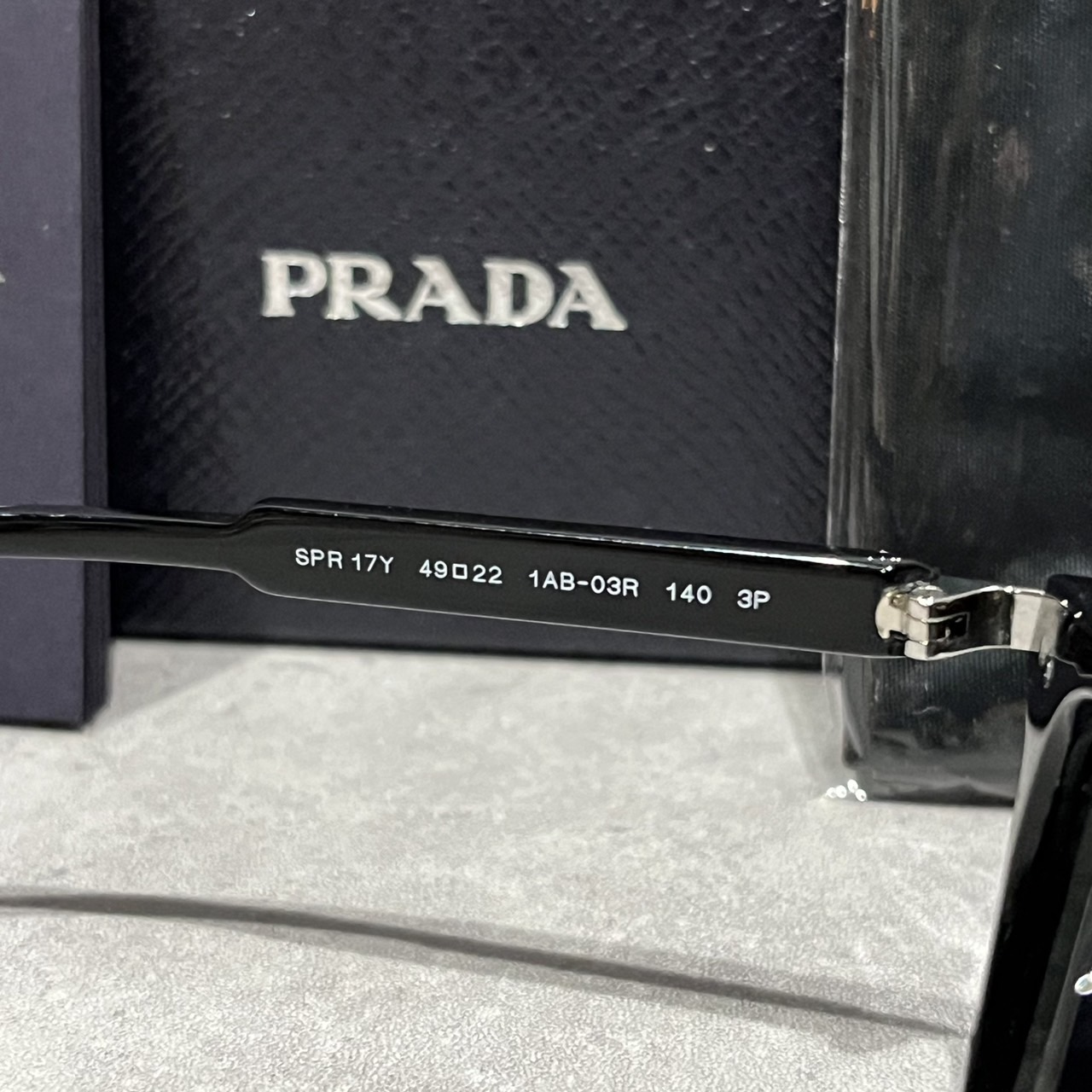 新古品・未使用品 PRADA プラダ プレゼント バレンタインデー