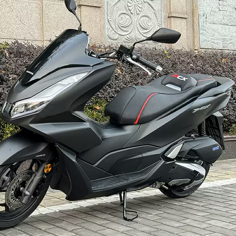 PCX 150 KF30 バケットシート
ほぼ新品 ホンダ ADV150 PCX150 PCX125('18〜20)用 シートボックス