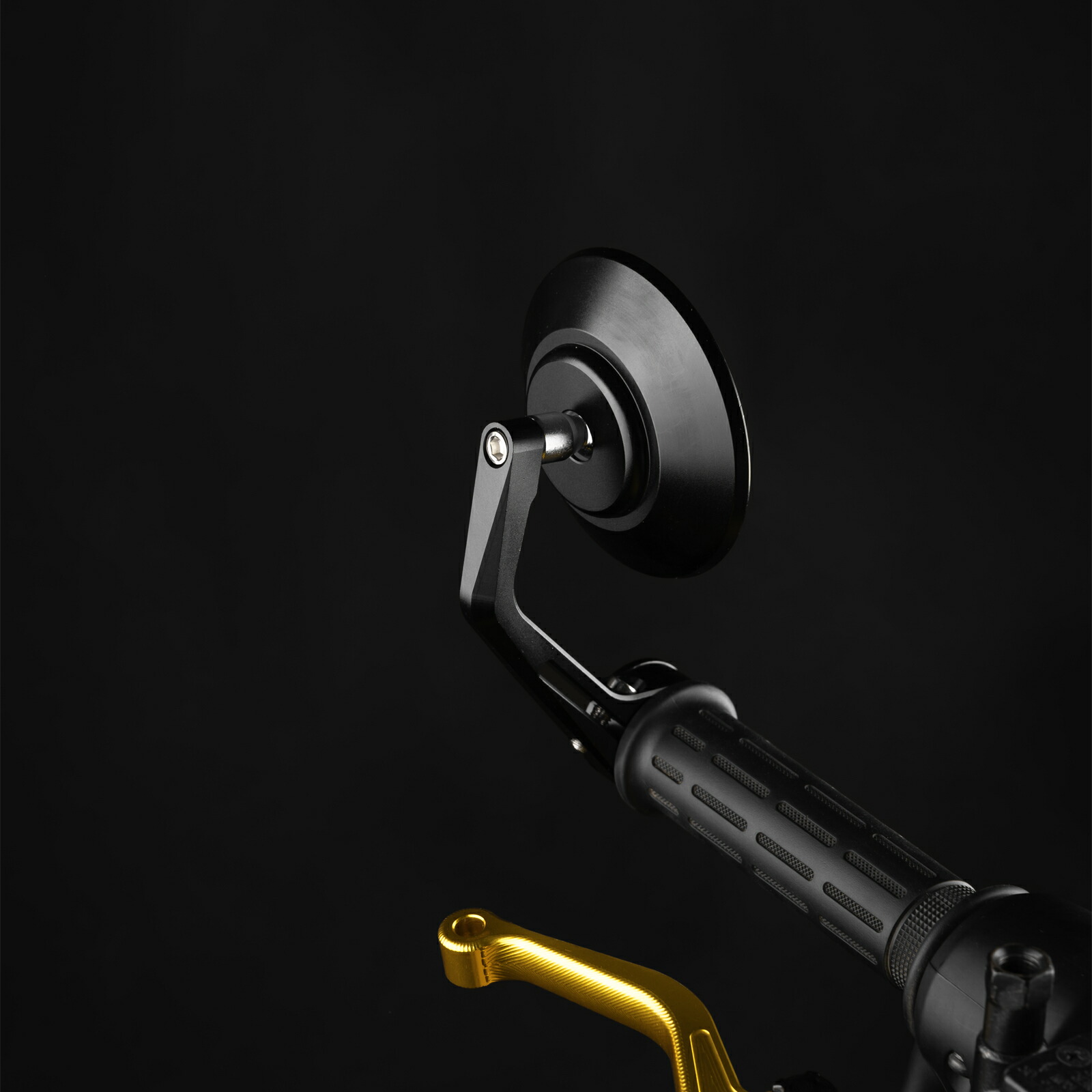 m04-cub-mirror_01.jpg