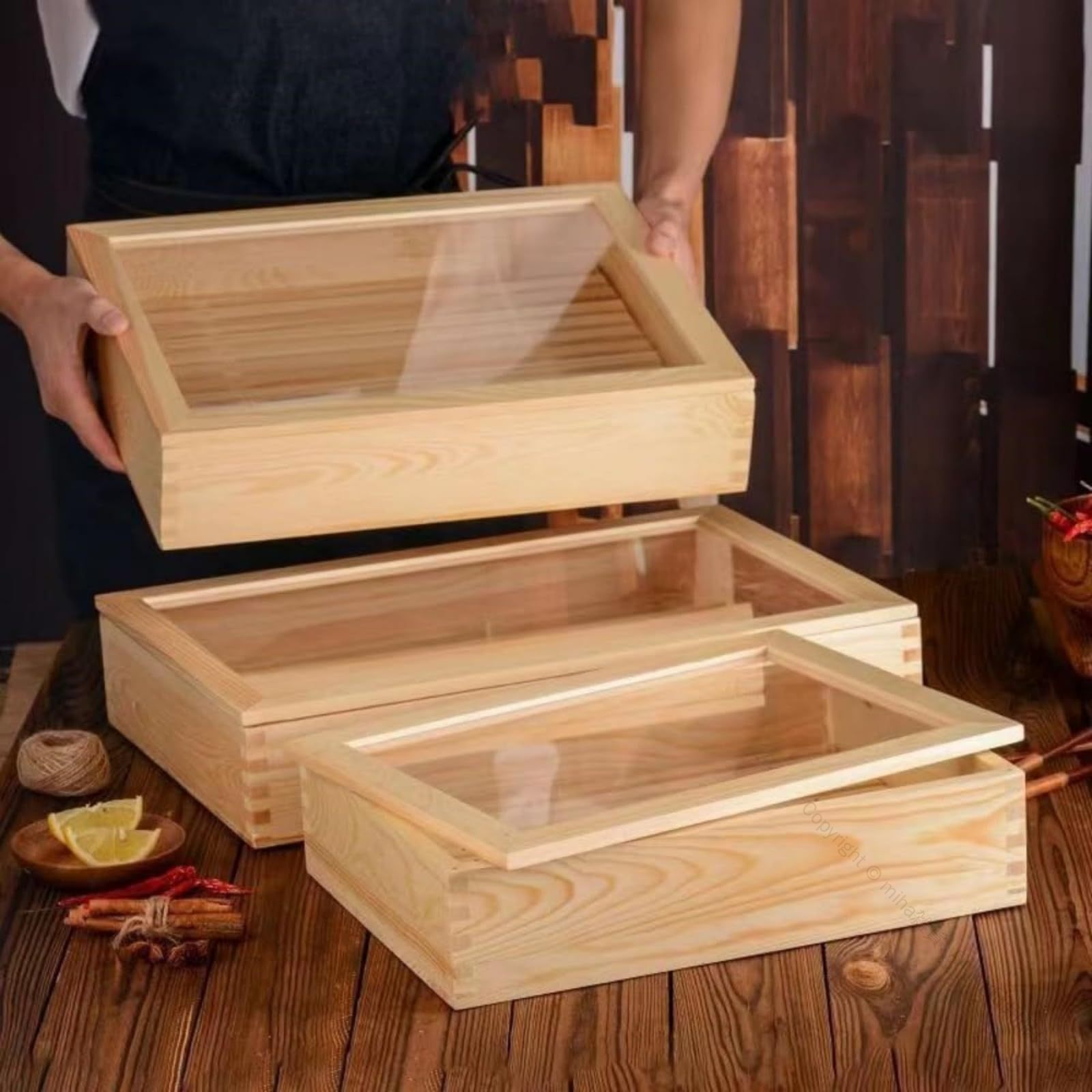 【送料無料】鮮度を閉じ込める職人仕様の木箱 アクリル蓋で食材の輝きキープ 和モダンな寿司プレート バーベキューの盛り付けも華やかに レストラン品質を家庭で 天然木の温もりと機能性 贈答用にも最適な上品デザイン