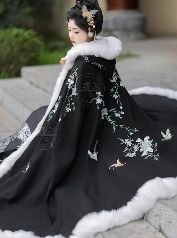 チャイナ服 マントレディースマントファー付き 裏起毛 暖かい 花刺繍 漢服 中華服 グラデーション ３色マント 中華コスプレ衣装 新作 女性用 カンフー衣装 華流コスチューム 厚みコート 仮装 変装 ハロウィーン イベント 学園祭 チャイナドレス/写真撮影