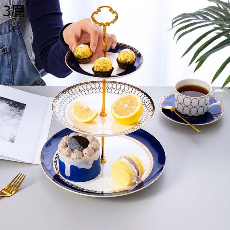 ケーキディスプレイスタンド 西洋菓子一皿 3段 西洋菓子見せびらかす台 陶器 ケーキデコレーションツール 雑貨 身寄り用 卓上 フルーツ 果物 小物 パウダーコンパクト 生まれ落ちる日 華燭の典 寄りあい設備