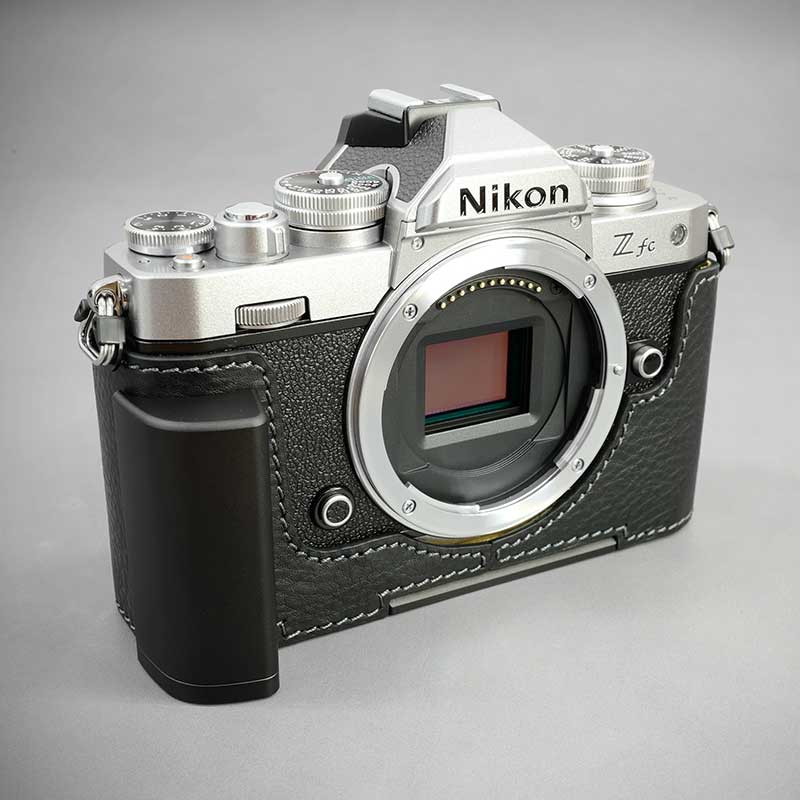 Lim S Nikon Z Fc 用 イタリアンレザー カメラケース Grip Ver Black 日本正規代理店品 ブラック おしゃれ 高品質 高級 本革 日本正規販売店 バッテリー交換可能 Nk Zfcgbk ケース リムズ 牛革 メタルプレート メタルグリップ かっこいい