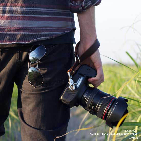 楽天市場 Hold Fast ホールドファスト Camera Leash Leather Wrist Strap 2colors 本革 リストストラップ おしゃれ ファッション カメラストラップ Cl02 Wb Camera Leash Water Buffalo Black ブラック Burgundy バーガンディー Nine Select