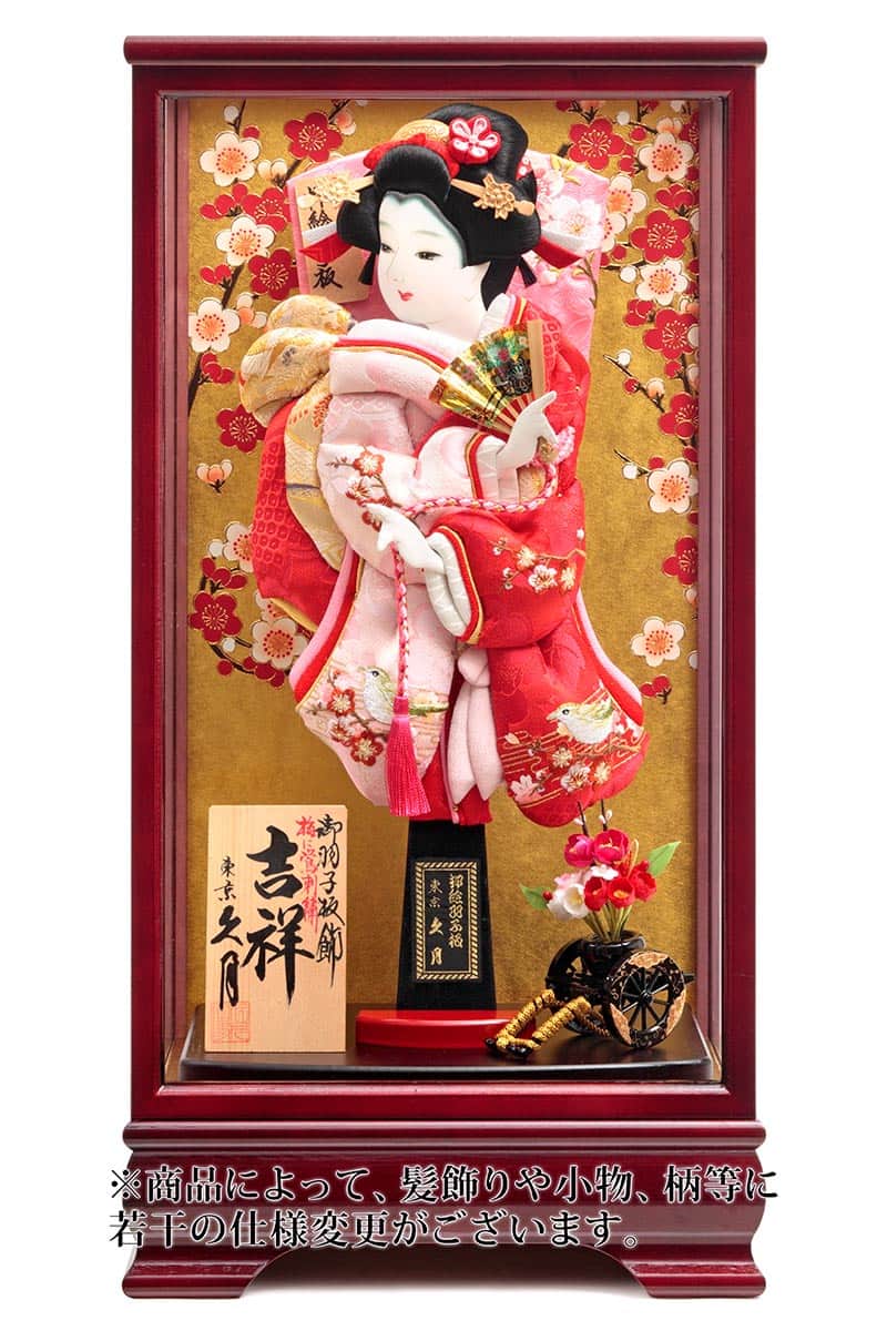 羽子板 久月 ケース飾り 吉祥 梅花 梅に鶯 金彩刺繍振袖 久月オリジナル面相 13号 マホ塗ケース 【2025年度新作】 h061-k-86330