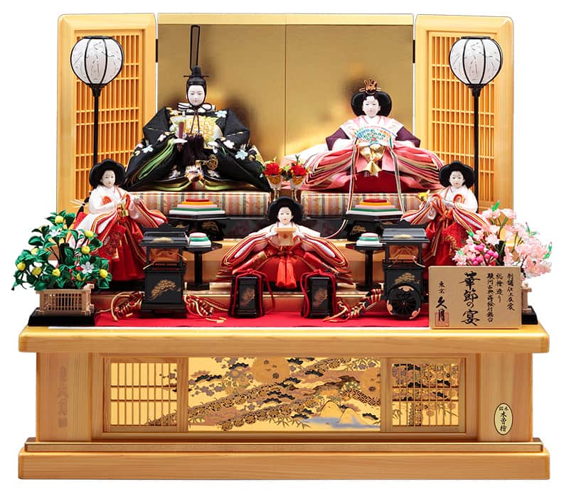 【クーポン利用で10%OFF】雛人形 久月 ひな人形 段飾り 五人飾り 銘木シリーズ 檜 華節の宴 刺繍 久月オリジナル頭 総檜造り 駿河古典蒔絵 【2026年度新作】 h083-k-1056 D-60