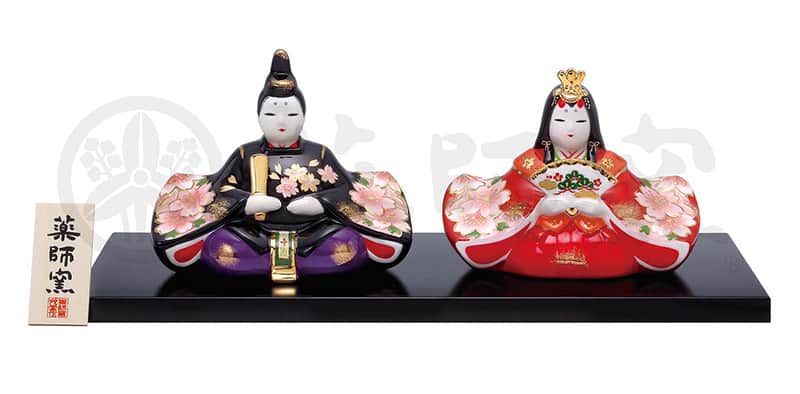 雛人形 コンパクト ひな人形 雛 平飾り 親王飾り 薬師窯 陶人形 彩絵 花衣 蒔絵調 【2026年度新作】 swrk-2617