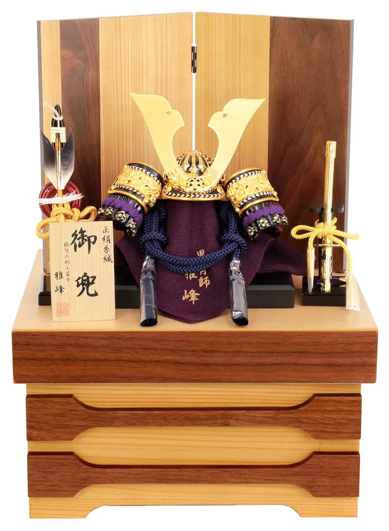 五月人形　子供の日　兜　雅峰作 正絹 赤糸縅　飾り台　美品 五月人形 子供の日 兜 雅峰作 正絹 赤糸縅 飾り台