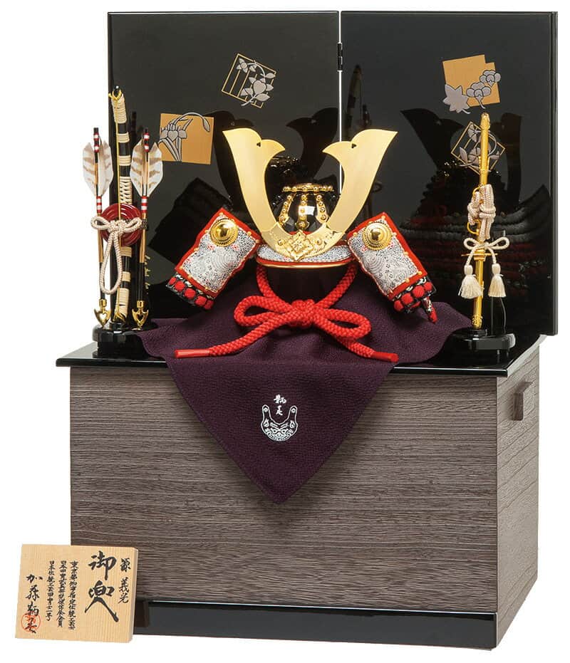 五月人形 兜飾り 加藤鞆美作 御兜 :2 五月人形】三分之一 源頼朝 朱糸威 兜飾り〈加藤鞆美作〉[225