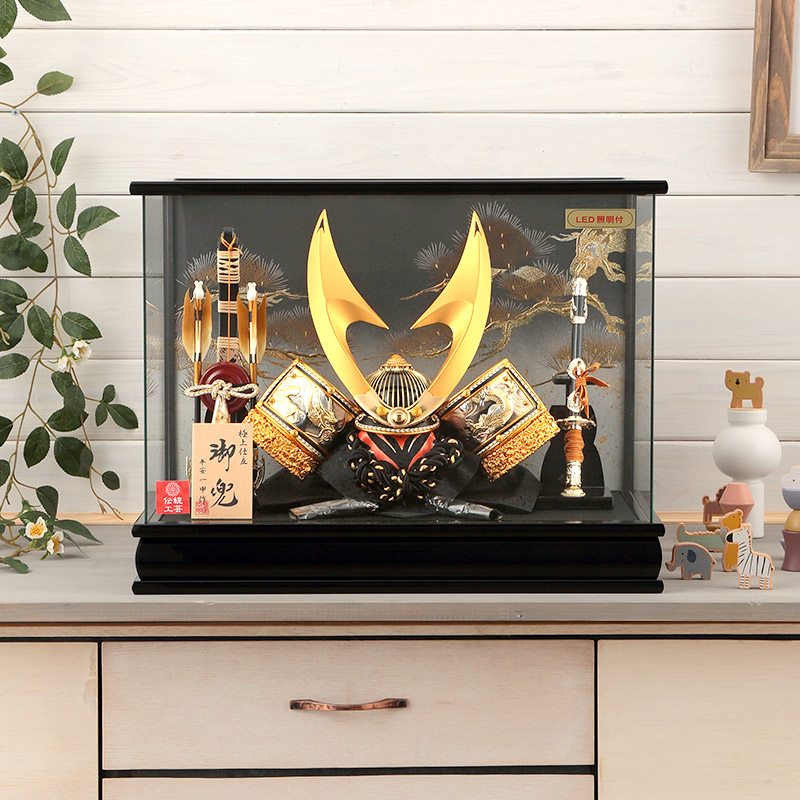 楽天市場】五月人形 上杉謙信公 兜ケース飾り 兜飾り 平安一甲作 10号