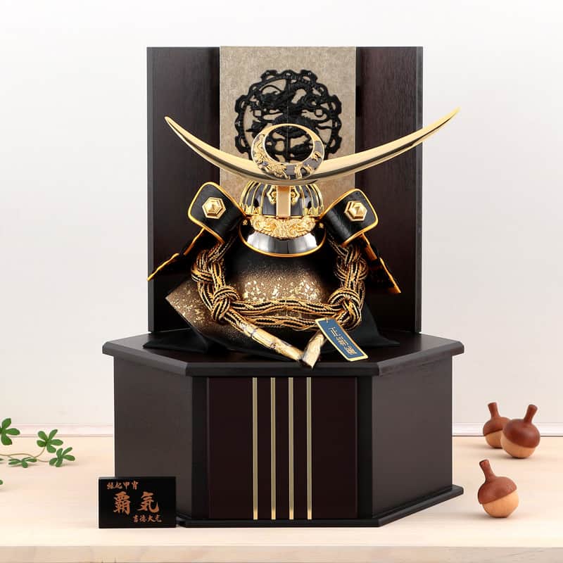 新品　吉徳大光　赤糸威　正絹　兜　収納箱付き 新品 吉徳大光 赤糸威 正絹 兜 収納箱付き 新品 吉徳大光 赤糸威