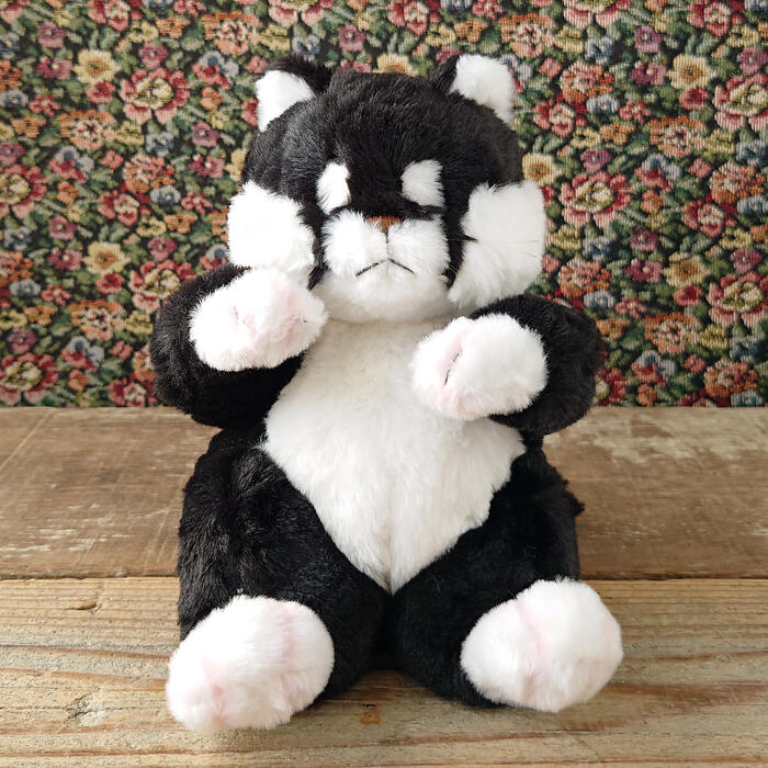 オリエンタルトーイ ぬいぐるみ 猫 お座り 3匹 n-ort-hf-230-m.jpg