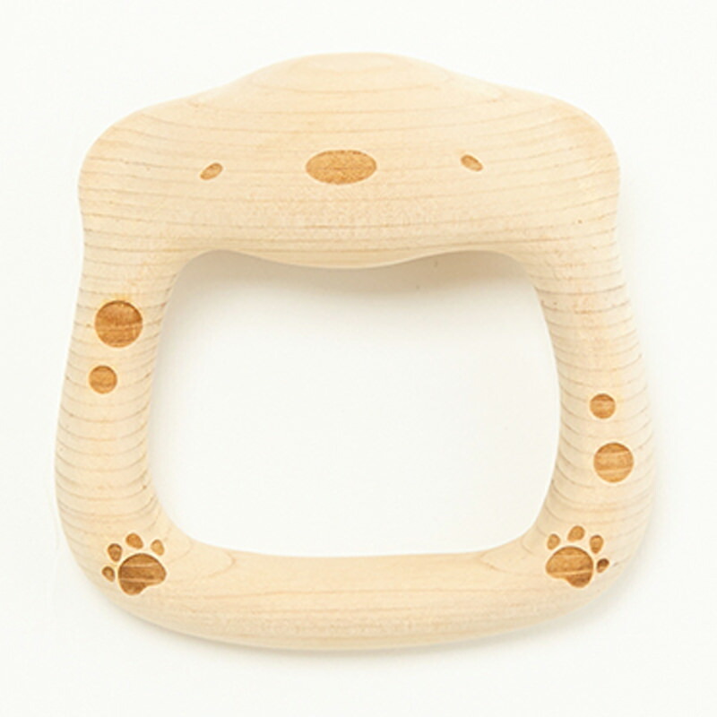 送料無料 赤ちゃんガラガラ 木製 ラトル ベビー玩具 歯がため 犬 はちまんわんこ 正面 ベビー 子供 日本製 安心 安全 雑貨 おもちゃ 知育玩具 0歳 出産祝い 天然素材 自然素材 鈴 有限会社木村木品製作所 青森県 Umu Ac Ug