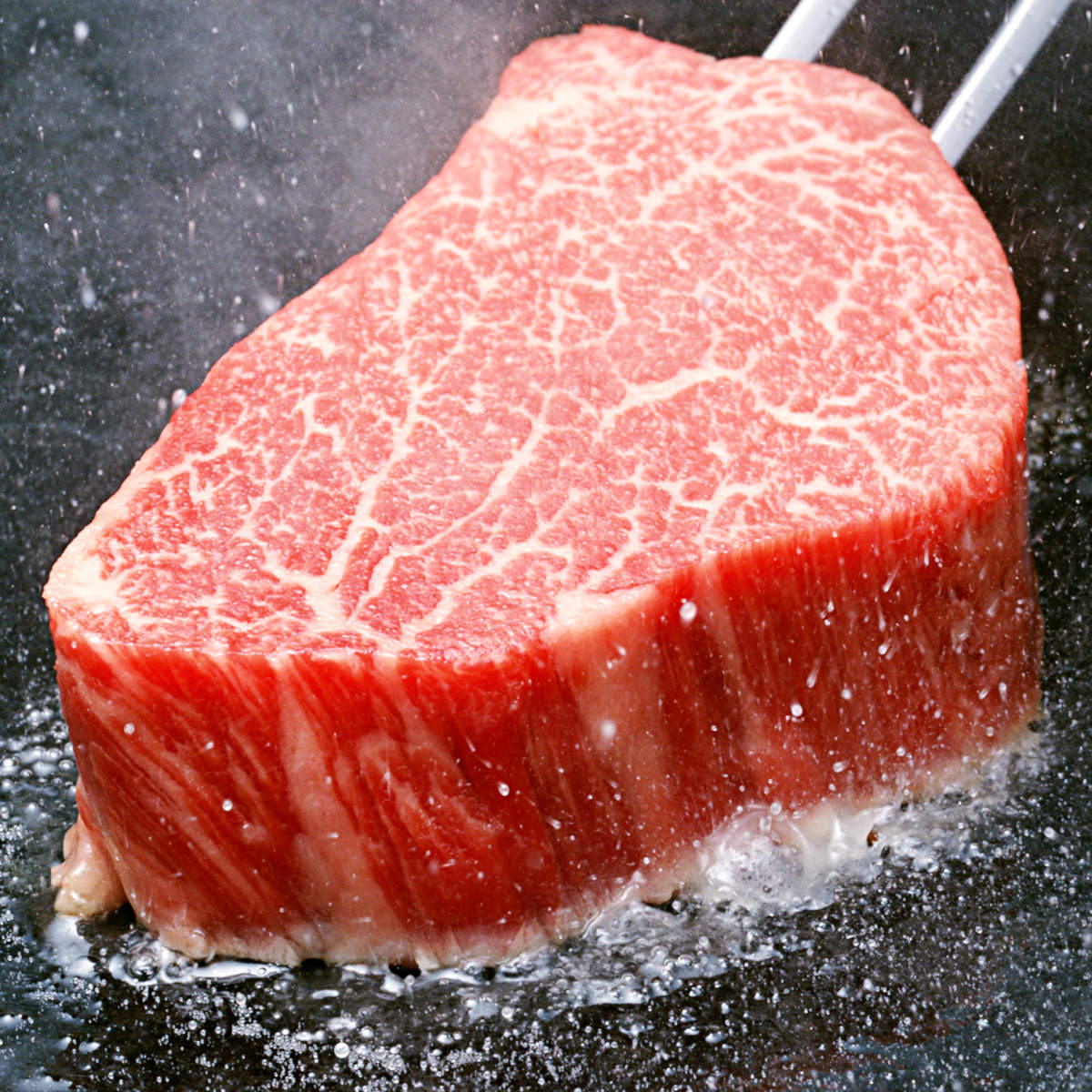 黒毛和牛 ヒレステーキ 2枚折 国産 牛肉 ステーキ 精肉 A5ランク 和牛 ステーキ肉 高級 肉 シャトーブリアン 東京 伊勢重|産直お取り寄せNセレクト