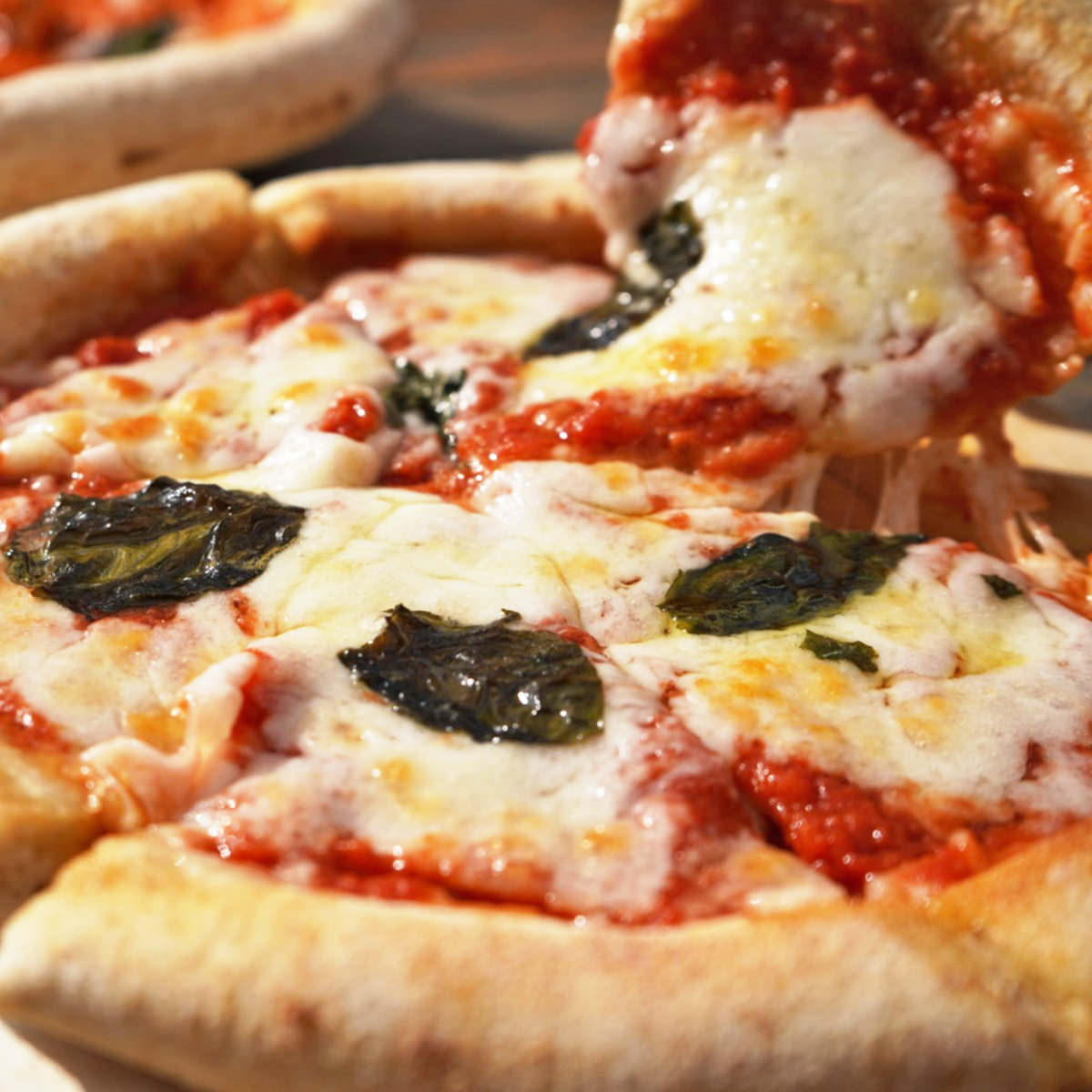 沖縄 琉球ピザ エンゾ スモークチーズマルゲリータピザ 4枚 ピザ 冷凍 惣菜 マルゲリータ ピッツァ トマトソース スモークチーズ チーズ おかず おつまみ 軽食 パーティー Pizzeria Da Enzo 琉球マルゲリータピザ 冷凍ピザ ご当地グルメ お取り寄せグルメ プロモーシ