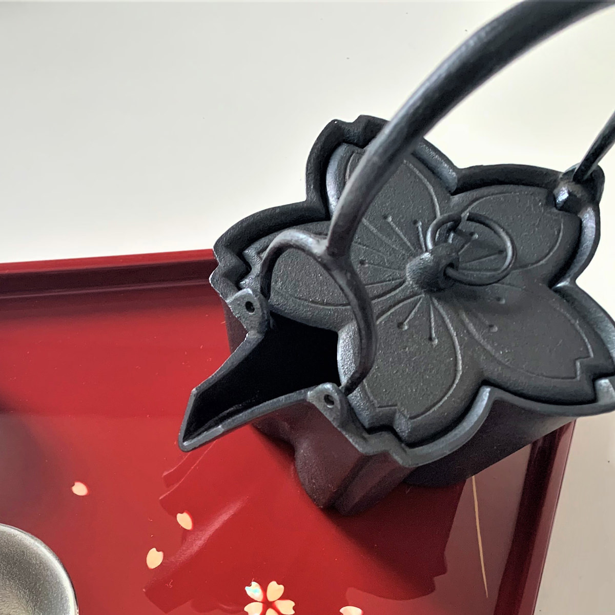 安い購入 鉄 燗鍋 桜 螺鈿蓋付 酒注 かんなべ 鉄製 器 キッチン 食器 鉄瓶 さくら 花形 鍋 懐石道具 茶道具 鋳物 宮津商店 喜多庄兵衛  Ninki Teian-css.edu.om