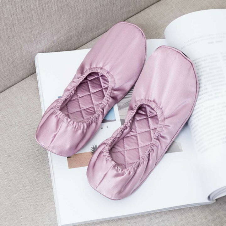 送料無料 ルームシューズ レディース シルク 携帯スリッパ おしゃれ 室内履き 持ち運び 履き口 ゴム 伸びる コンパクト 室内用 来客用 スリッパ 夏用 室内 滑りにくい 軽い 保湿 ギフト プレゼント Sermus Es