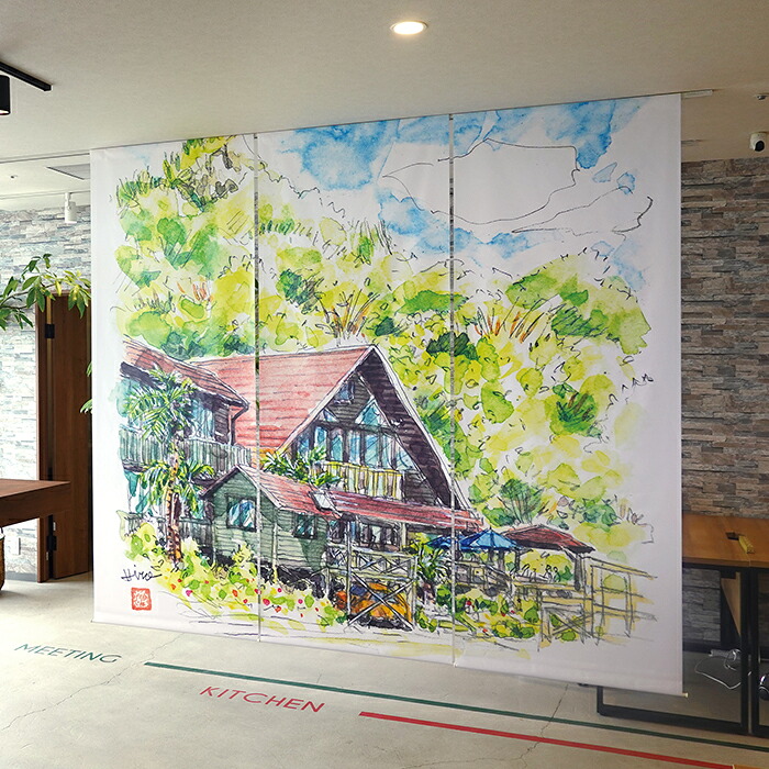 送料無料_【県内アーティストコラボ商品】NOREN/タペストリー「緑の中のペンション」|西崎ベース店