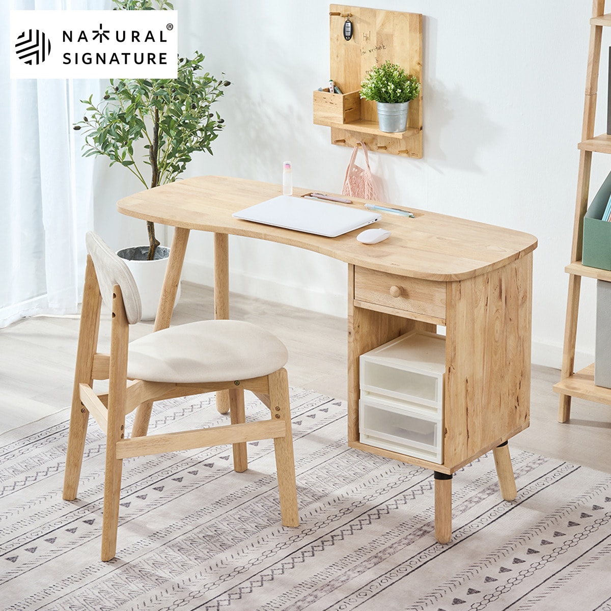 ニトリ　木製リビングデスク 219070000659901.jpg