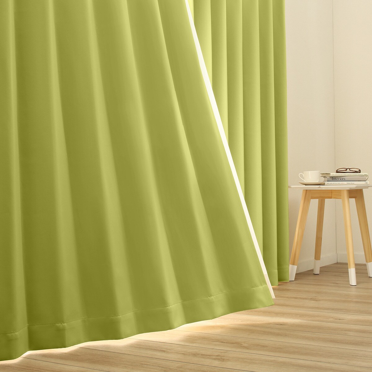 未使用　カーテン　ニトリ　エスト 定価4490円 極美品 ニトリ 遮光2級カーテン(エスト ターコイズ