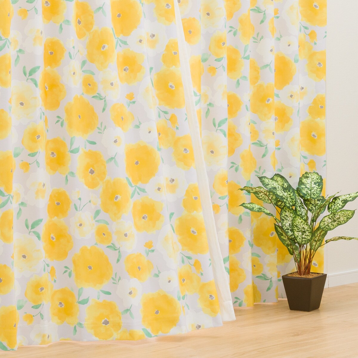 ニトリ カーテン イエローグリーン 新品 100×200 2枚組 4セット ニトリ 遮光1級・遮熱・遮音カーテン(リラ イエローグリーン