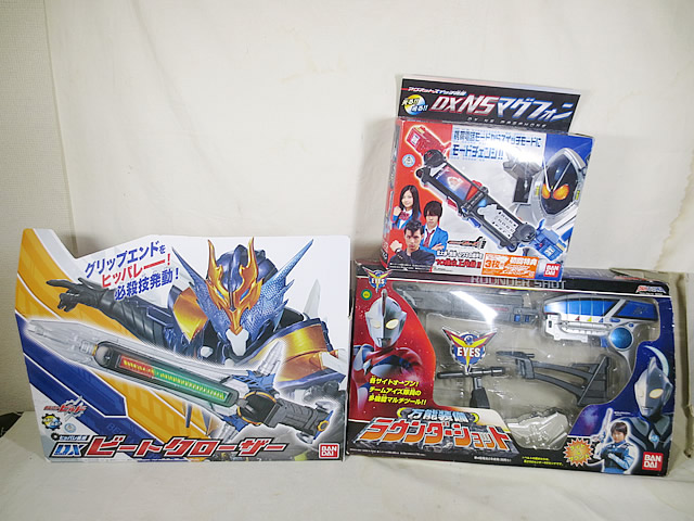 新品同様　仮面ライダービルド　ビートクローザー　NSマグフォン　ウルトラマンコスモス　万能装備　ラウンダーショット　セット画像