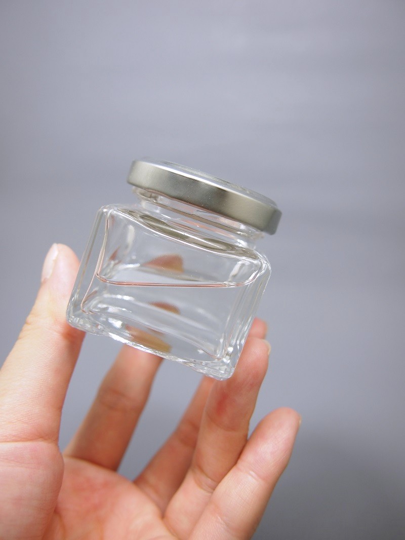 ジャム瓶 ふた付 35ml 1本入 Wmm 35 角瓶 ガラス瓶 保存瓶 はちみつ容器 かわいい 小さい 可愛い おしゃれ オシャレ スタイリッシュ かっこいい Ocrmglobal Com