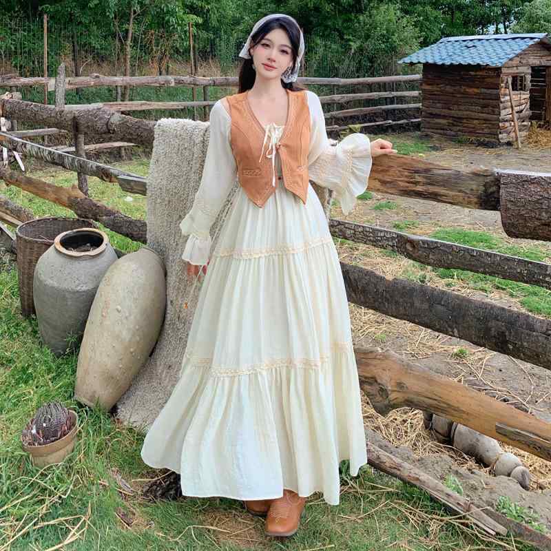 ワンピース レディース フレンチ レトロ 旅行 リゾート バカンス フォトジェニック ラッパスリーブ フレアスカート 大きな裾 オフホワイト ロングドレス フェミニン エレガント 軽やか シルエット 6,820円