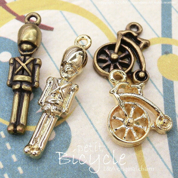 楽天市場】【メール便可】【1個入り】微笑む三日月のチャーム 11mm