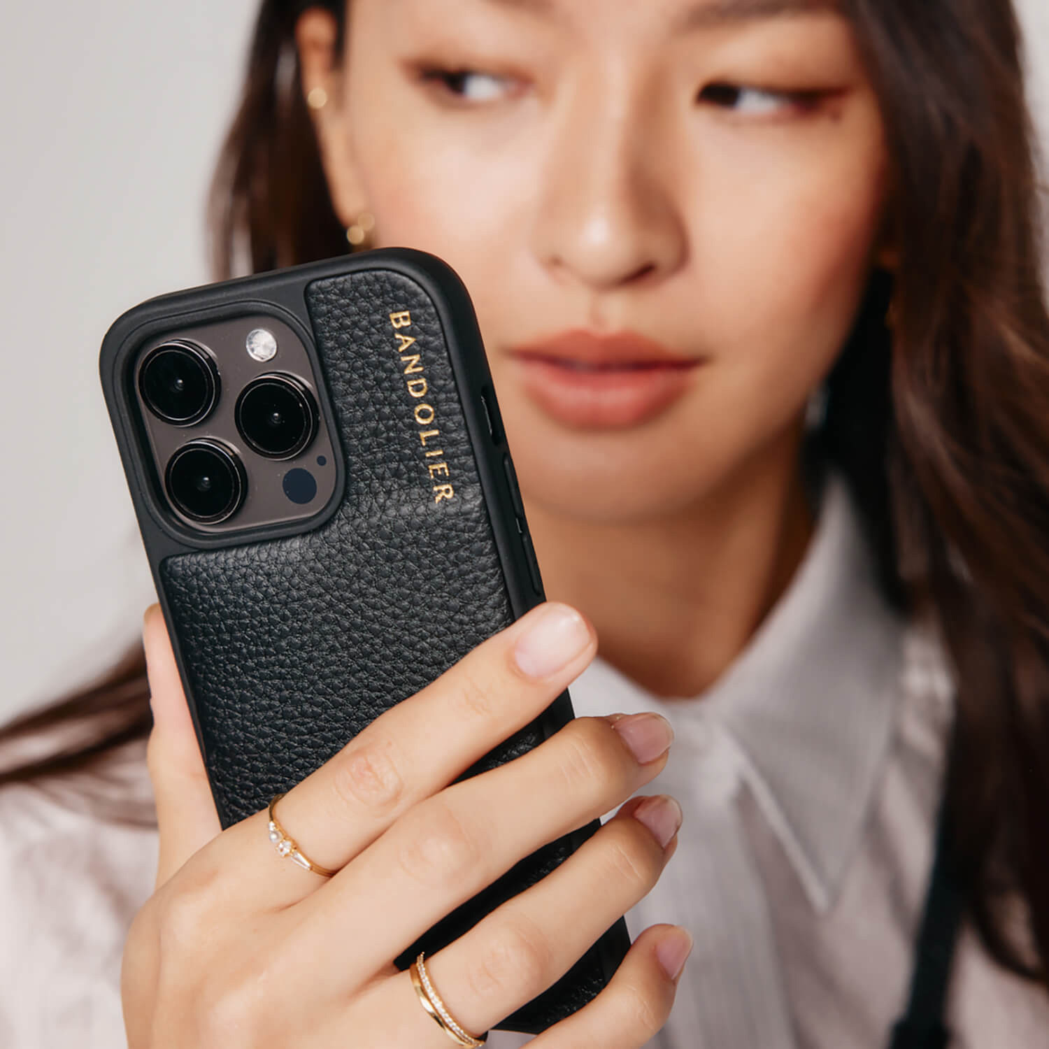 【最大1000円OFFクーポン】 BANDOLIER EMMA PEWTER バンドリヤー iphone16 16pro 16proMax 16Plus スマホケース スマホショルダー 携帯 アイフォン エマ ピューター メンズ レディース ブラック 黒 10EMM|ALLSPORTS