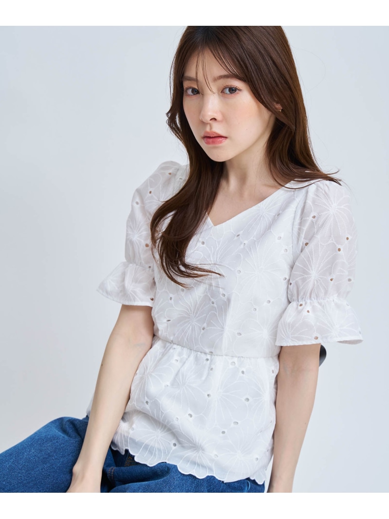 【SALE／5%OFF】フラワー刺繍ペプラムブラウス Noela ノエラ トップス シャツ・ブラウス ホワイト ベージュ【RBA_E】【先行予約】*【送料無料】[ Fashion]