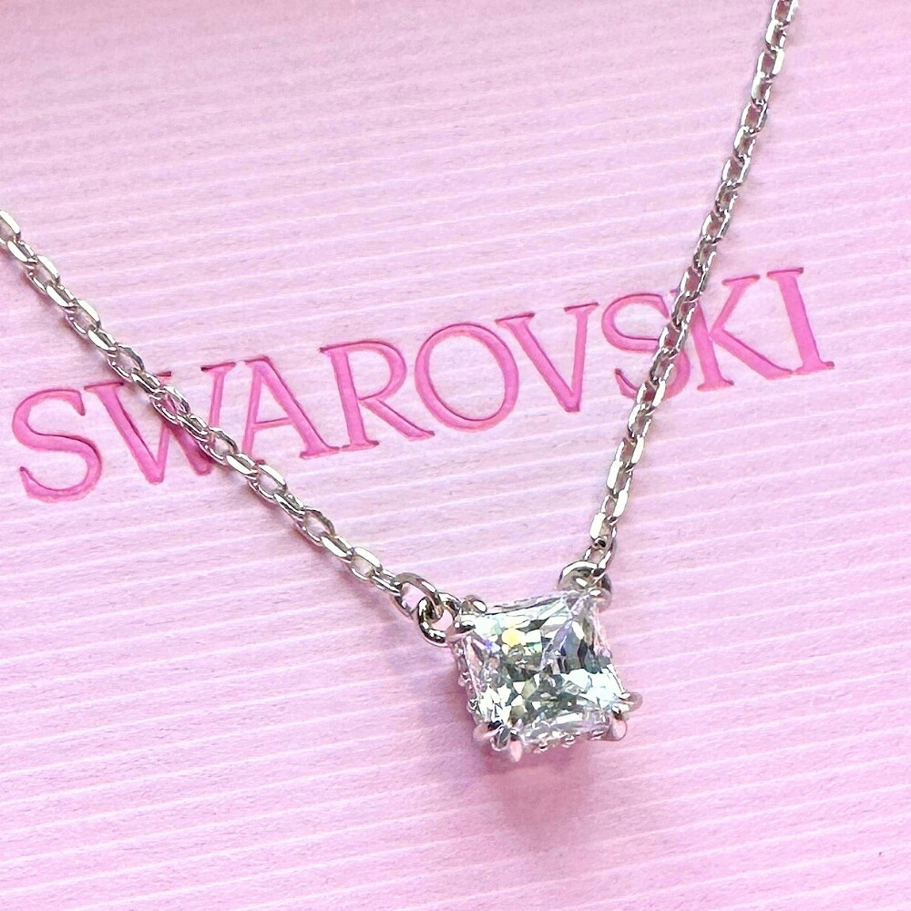スワロフスキー 純正ショッパー付き ネックレス レディース シンプル Stilla Attract ペンダント スクエアカット シルバー ホワイト クリスタル ブランド アクセサリー 女性 彼女 妻 母 プレゼント ギフト 成人 卒業 入学