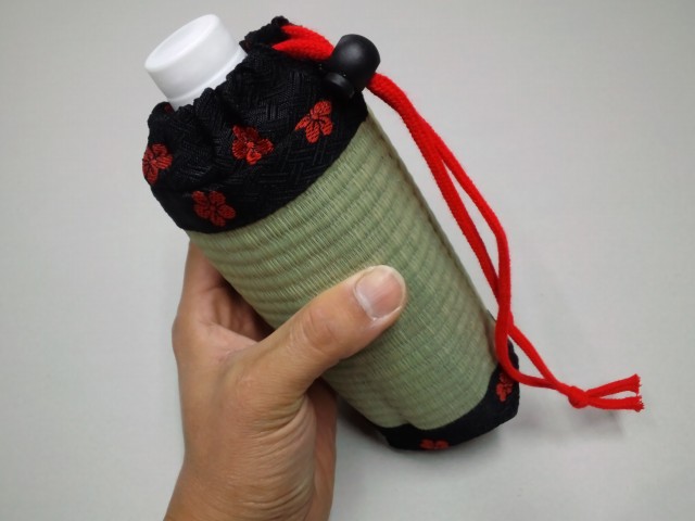 畳のペットボトル覆いかぶせる！！おみやげや差し上げ物にも至適 【和雑貨 和小物 タタミ たたみ 畳 い草 いぐさ 差し上げ物 差し上げ物 差し上げ物 みやげ 差し上げ物 芸術畳】