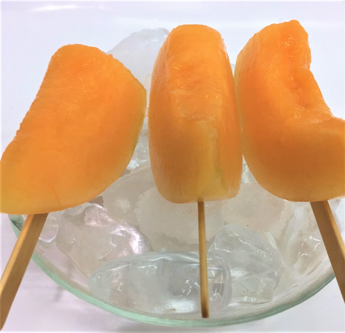 【KIMONO FRUITS】果物屋さんの国産　赤肉メロンスティック（冷凍） 120本入り/箱　　赤肉メロン棒、赤肉メロン串、 メロンキャンディー、 冷凍赤肉メロン　国産赤肉メロン美味しさをそのままお届けします！