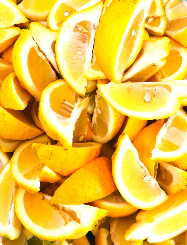 【KIMONO FRUITS】冷凍瀬戸内レモン　10kg（1000g×10）<br>1/8カットまたは、１/6カット　国産冷凍レモン　<br>ノーワックス品　バラ凍結で使いやすいです。