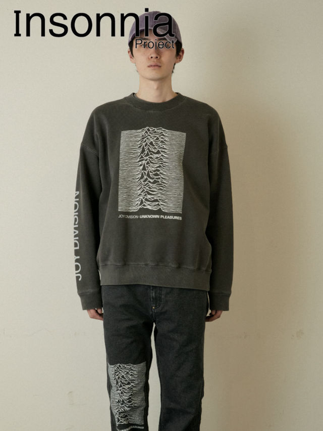 ジョイ・ディヴィジョン 【Insonnia Projects / インソニアプロジェクト】 × JOY DIVISION UNKNOWN PLEASURES SWEAT ｜スウェット プルオーバー（BLACK）