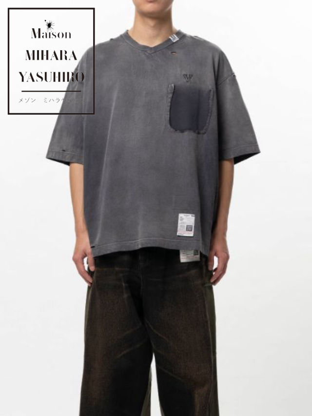 【Maison MIHARA YASUHIRO / メゾン ミハラヤスヒロ】 サンフェーデッドライク Vネック Tシャツ - Sun Faded Like V-neck T-shirt（BLACK) 27,225円