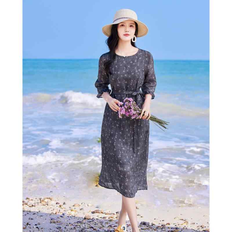 衣裳 亭主もち用 ?麻 印花 綿織物 裏打ち ロング 酉の方角吊りひも 七分 ラッフル袖 薄墨色 刷り上げる ゆったり影ぼうし 丸首 夏 軽さ 通気性 吸湿速乾 返り咲き ボヘミアン 表現スタイル 旅する 普段使い走り 長めスコート 大きめ太陽フレア ゆったり腰回転運動