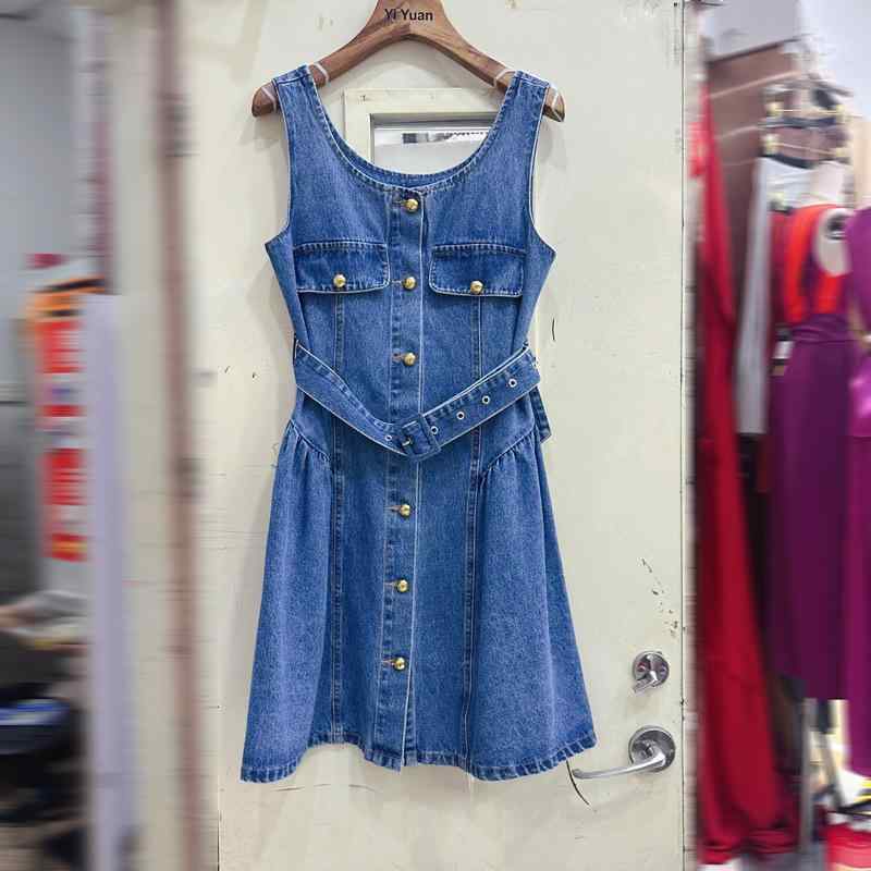 ワンピース 女性用 夏 デニム 接触冷感 無袖 吊り紐 フレンチスタイル ハイウエスト Aライン 短丈 丸首 セットオン プルオーバー 通勤 気質 優雅 ブルー ポリエステル 軽量 伸縮性 吸湿速乾 普段使い｜novolstore