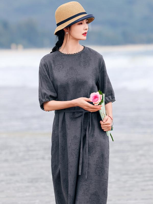ワンピース 女性用 夏 復古 民族風 デザイン 麻 素材 Aライン スカート 丸首 半袖 ゆったり腰回り 花辺 系帯 ディテール 接触冷感 吸湿速乾 軽量 深灰色 かわいい スタイル 日常使い｜novolstore