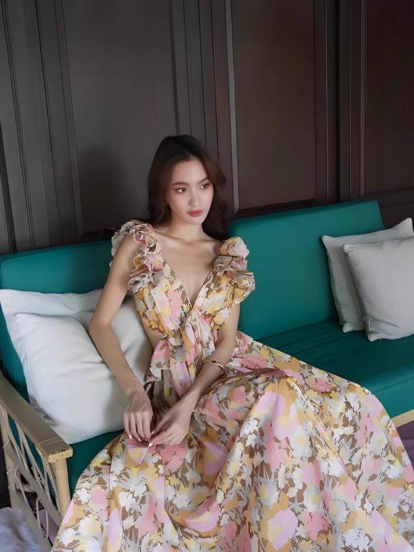ワンピース レディース 夏 春夏 長め Aライン Vネック 無袖 花弁袖 ハイウエスト フリル 切り替え 透け感 後ろ開き 紐 プリント柄 フレンチ リゾート ゆったり 涼しい 綿ポリエステル 混紡 日常 旅行 女性用 かわいい 気品 優雅 スタイル|novolstore