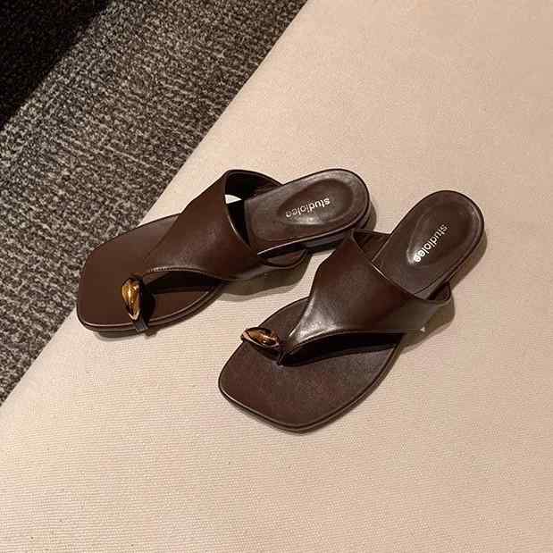 亭主もち 砂浜サンダル 露趾 滑っこい ひと肌 牛皮 速乾 透気 軽さ 延性のある 上滑り打ちきり 耐摩耗 好いたらしい クーリング 純色 金属元素声遣い 日常 棕 白いこと 春夏