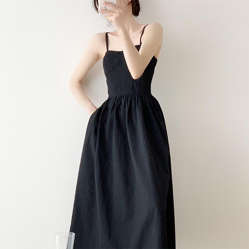 ワンピース レディース 黒 春夏 Vネック 吊り帯 無袖 ロング Aライン 高腰 収腰 気質 デザイン ポリエステル 素材 単品 セットアップ なし 清新 甘い スタイル プリンセス 風 露背 加工 かわいい フェミニン ファッション ロマンティック シ｜novolstore