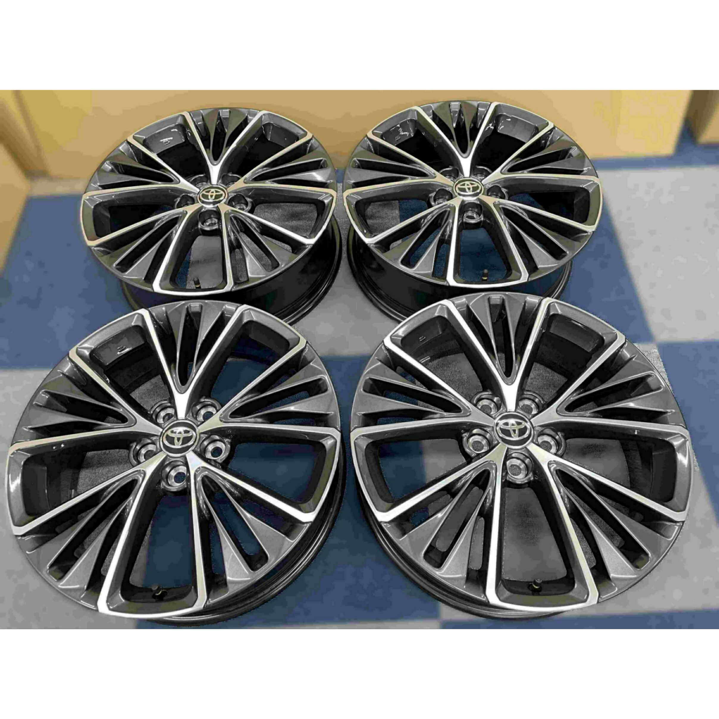 【4本セット】60系プリウス 19インチ純正ホイール 新車下ろし 60系ﾌﾟﾘｳｽ純正-300x225.jpg