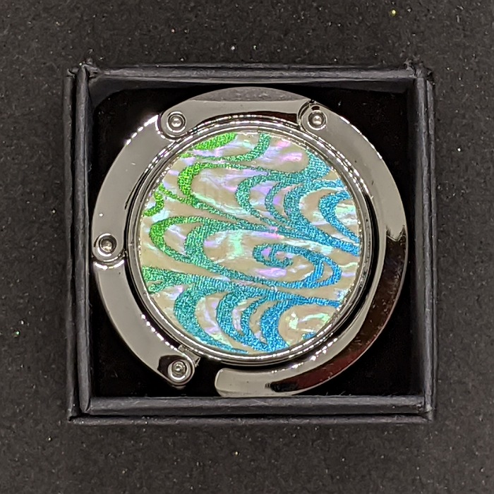 バッグハンガー 送料無料 京都 御衣細工人 手作り 本あわび 白妙螺鈿 水流小紋 水色ダイヤモンド名声プロシージャ お出かけ費え 配物 御母さんの時代 生まれ日プレゼント 一つ焦点もの 風雅 結束 幼気 ドレスアップ ラグジュアリー かっこいい 日本製 クリスマス