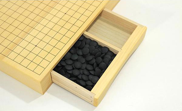 天然木コンパクト囲碁セット 送料無料 日本製 三冠王ii 囲碁セット Gs Sk10 スプルース プラスチック碁石 囲碁解説書付き 初心者 軽量 送料無料 日本製 囲碁解説書付き 天然木囲碁セット スプルース プラスチック碁石 コンパクト収納 軽量 木目 引き出し収納 完全収納式