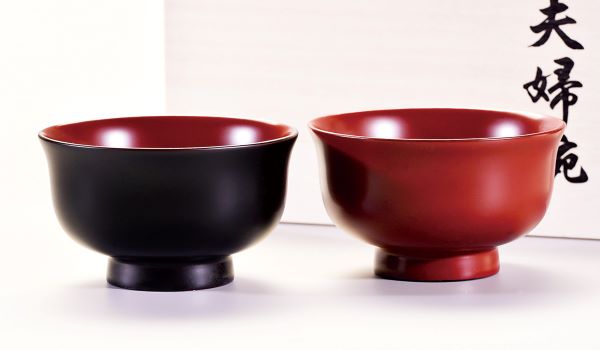 夫婦椀 溜 吟朱 漆塗り 4.0 百合型 ペア椀 くりぬき 木製 会津漆器 会津塗り 汁椀 結婚祝い【ギフト・内祝い・成人内祝い・結婚内祝い・新築祝い・父の日ギフト・お返し】【楽ギフ_包装選択】【楽ギフ_のし】【楽ギフ_のし宛書】｜ぬりもの屋　井出漆器