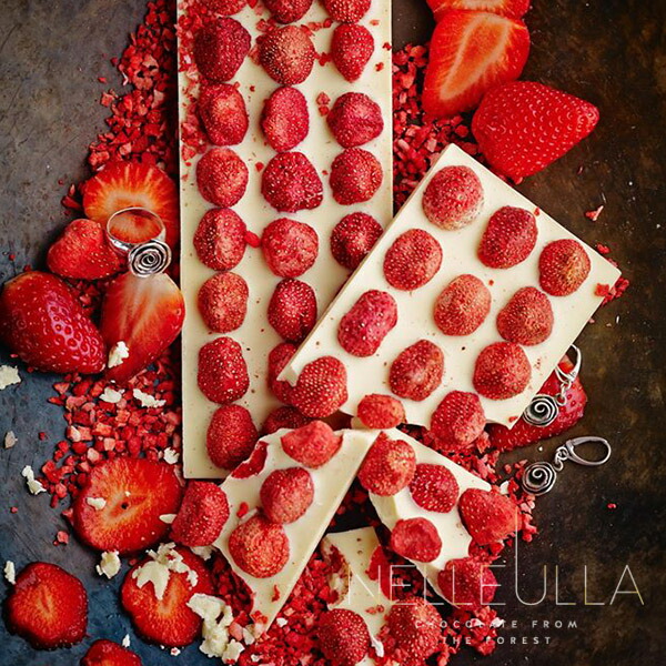 楽天市場 チョコレート ギフト いちご 板チョコ チョコレートバー ホワイト Nelleulla Berry Love ストロベリー ネレウラ Nelleulla ラトビア産 あす楽対応 プレゼント バレンタイン 22 まとめ買い 小分け 義理チョコ Nuts 時計 デザイン雑貨