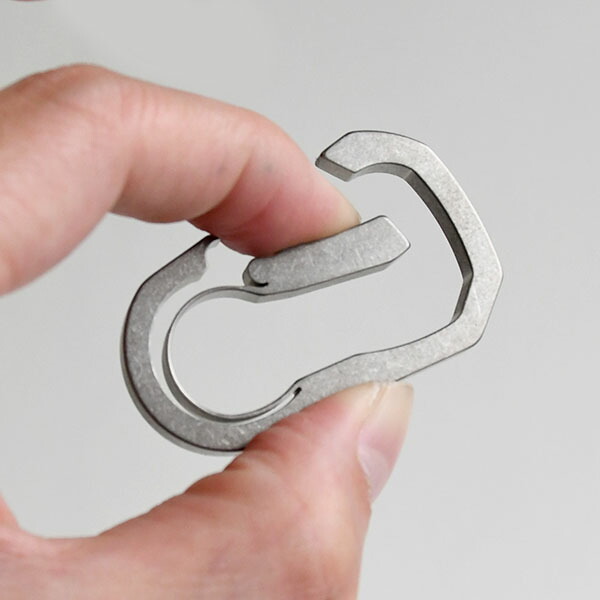 メール便対応商品4点まで Handgrey ハンドグレイ チタンカラビナ Kシリーズ 全3モデル ハンドグレイ キーホルダー キーカラビナ ユニボディ K11 K50 K80 グレード5チタン製 バウハウスコレクション ボトルオープナー 栓抜き キーホルダー キーカラビナ 正規品