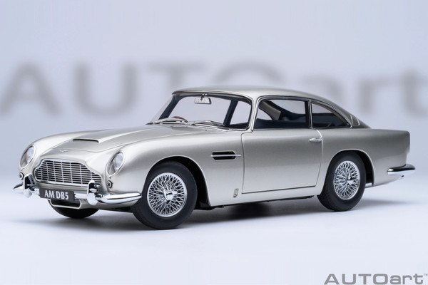 【貨物輸送無料】 AUTOart 1/18 アストンマーチン DB5 しろがね色・メタリック 成し遂げる品ミニカー 70287